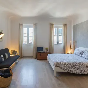 Apartment Piazza Del Mercato, Florence